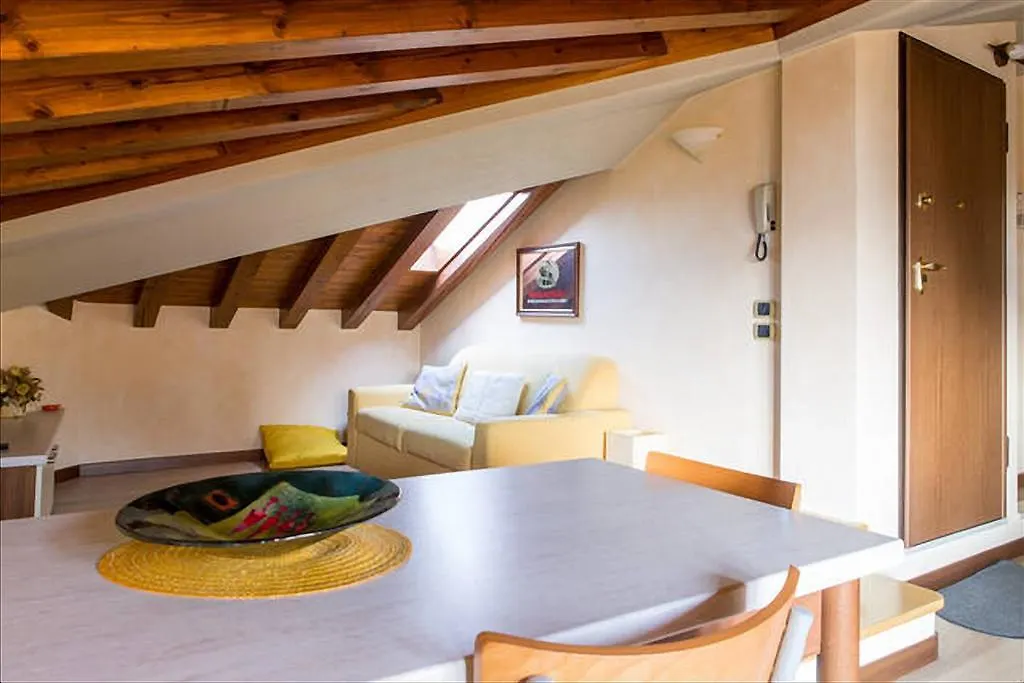 Casa Di Alice Lägenhet Salò